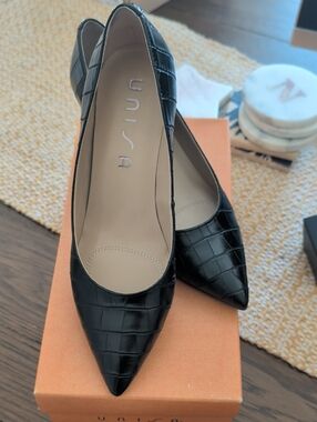 Unisa Black Croc-Embossed Pointed Toe Heels
